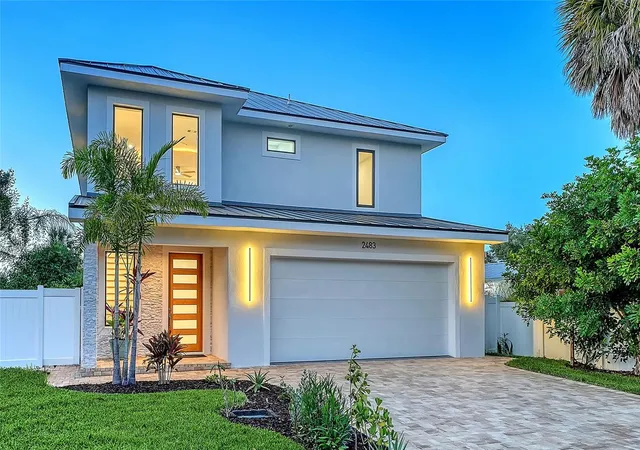 Photo 1 of Single family home for sale at 2483 Bay St, Sarasota, FL 34237 | MLS# A4698594 | Listing updated on 2026-08-09