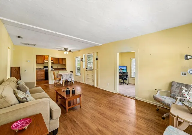 4th image of 14306 Nw 145Th Ter, Alachua, FL 32615 | MLS# O6421219