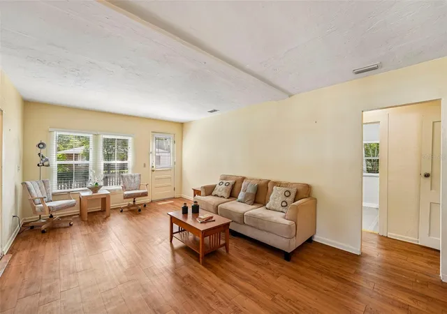 5th image of 14306 Nw 145Th Ter, Alachua, FL 32615 | MLS# O6421219