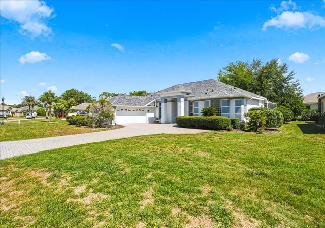 Photo 3 of Single family home for sale at 8402 Maybelle Dr, Weeki Wachee, FL 34613 | MLS# W7887225 | Listing updated on 2026-08-26