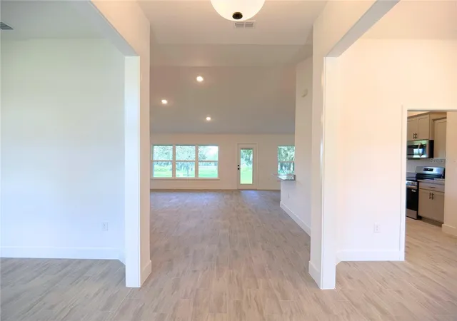 Photo 4 of Single family home for sale at 36893 Hidden View Cir, Dade City, FL 33523 | MLS# TB8524758 | Listing updated on 2026-09-21