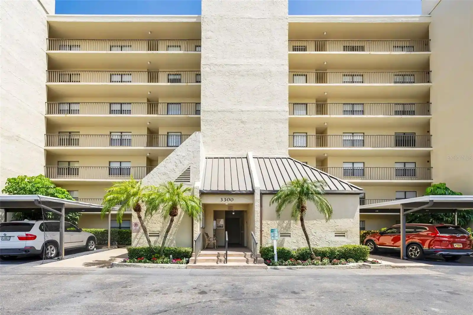 Listing Photo 2 - Condo for sale in 3300 Cvs Cay Dr located at 3300 Cvs Cay Dr, CLEARWATER, FL 33760 - Unit #7D