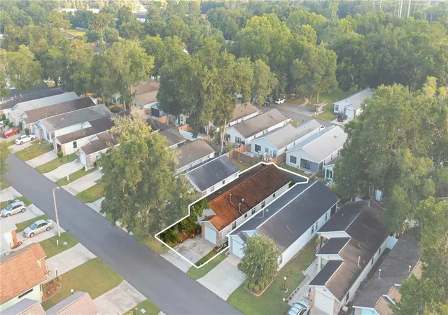 2nd image of 3925 Ne 22nd St, Ocala, FL 34470 | MLS# OM727669