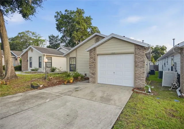 3rd image of 3925 Ne 22Nd St, Ocala, FL 34470 | MLS# OM727669