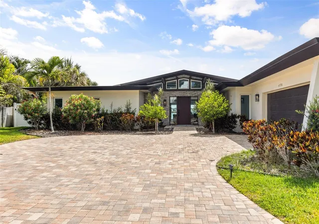 Photo 1 of Single family home for sale at 4598 Clearwater Harbor Dr S, Largo, FL 33770 | MLS# O6421251 | Listing updated on 2026-09-26