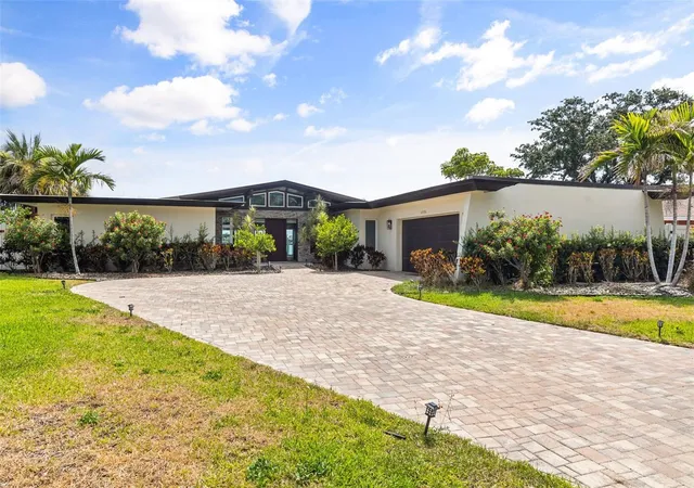 Homes for sale in Largo, FL | 4598 Clearwater Harbor Dr S, Largo, FL 33770 | MLS# O6421251