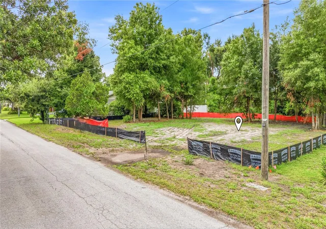 Photo 3 of Single family home for sale at 1008 W Adalee St, Tampa, FL 33603 | MLS# TB8524776 | Listing updated on 2026-08-29