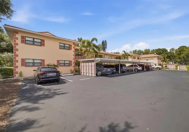 4th image of 8140 Terrace Garden Dr #103, Saint Petersburg, FL 33709 | MLS# TB8524784