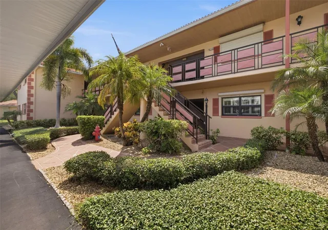 5th image of 8140 Terrace Garden Dr #103, Saint Petersburg, FL 33709 | MLS# TB8524784