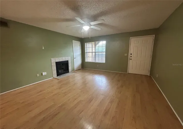 3rd image of 380 Lakepointe Dr, Altamonte Springs, FL 32701
