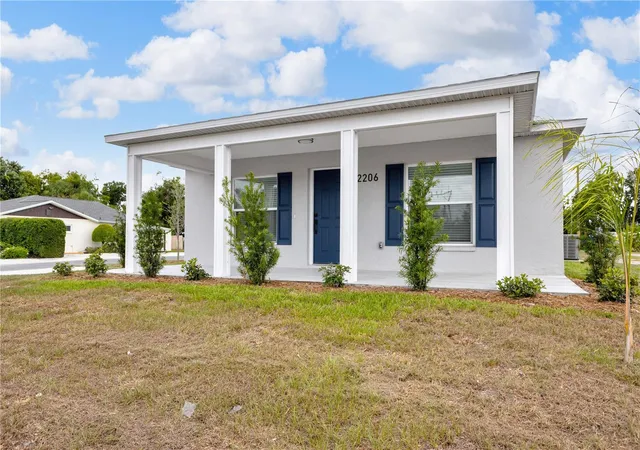 Single family home for sale at 2206 53rd Avenue E, Bradenton, FL 34203 | MLS# A4698640 | Listing updated on 2026-07-10