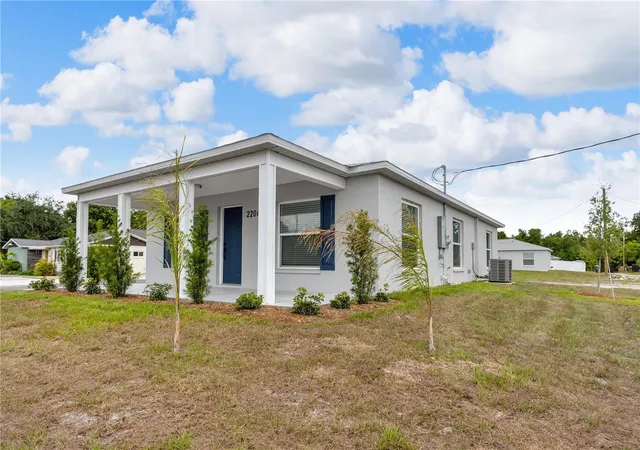 Photo 1 of Single family home for sale at 2206 53rd Avenue E, Bradenton, FL 34203 | MLS# A4698640 | Listing updated on 2026-07-10