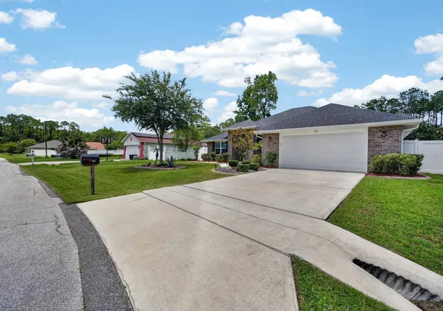 Photo 4 of Single family home for sale at 24 Lincoln Ln, Palm Coast, FL 32137 | MLS# FC319640 | Listing updated on 2026-10-04