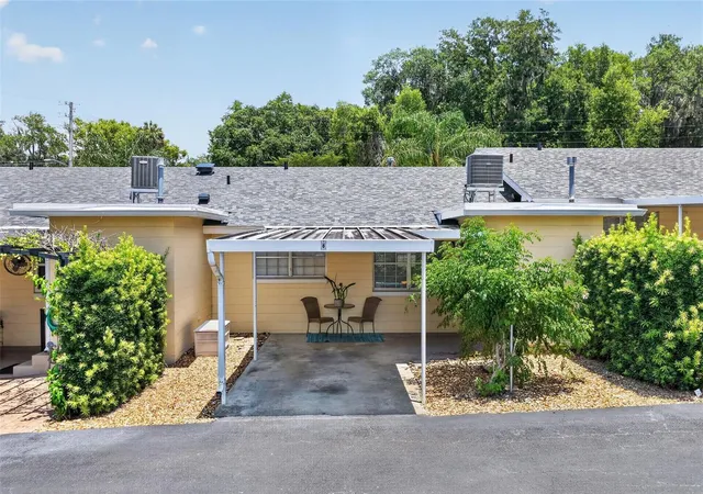 Photo 3 of Condo for sale at 445 S Grandview St #8, Mount Dora, FL 32757 | MLS# G5114501 | Listing updated on 2026-09-01