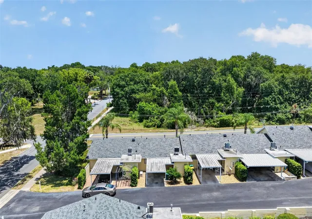 Listing Photo 5 - Condo for sale in building located at 445 S Grandview St, Mount Dora, FL 32757 - Unit #8