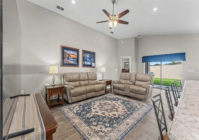 Photo 3 of Sale Pending at 3863 Willow Ridge Dr, Lakeland, FL 33810 | MLS# L4963181 | Listing updated on 2026-08-04
