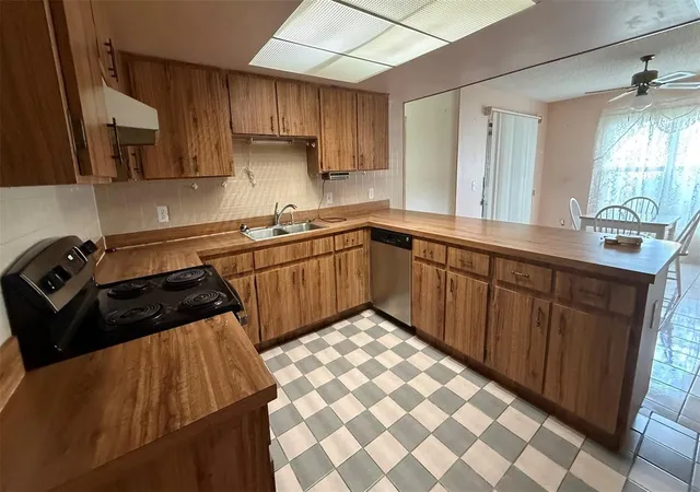 Photo 3 of Single family home for sale at 15165 SW 39th Circle, Ocala, FL 34473 | MLS# OM727695 | Listing updated on 2026-09-25