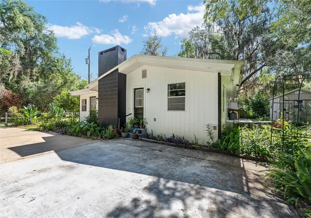 Photo 3 of Single family home for sale at 25140 Ne 133rd Place, Fort Mc Coy, FL 32134 | MLS# O6421348 | Listing updated on 2026-07-26