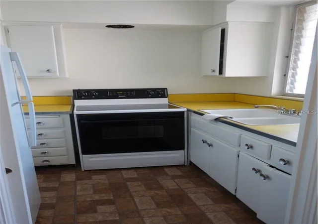 Photo 3 of Condo for sale at 200 N Betty Ln #2E, Clearwater, FL 33755 | MLS# TB8524896 | Listing updated on 2026-08-07