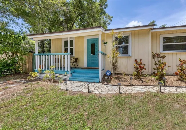 Photo 2 of Single family home for sale at 900 Beverly Ave, Largo, FL 33770 | MLS# TB8524897 | Listing updated on 2026-09-04