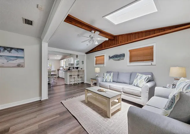 Photo 4 of Single family home for sale at 900 Beverly Ave, Largo, FL 33770 | MLS# TB8524897 | Listing updated on 2026-09-04