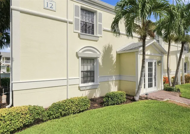 Photo 1 of Condo for sale at 4725 Coquina Key Dr Se #D, Saint Petersburg, FL 33705 | MLS# TB8524899 | Listing updated on 2026-10-22