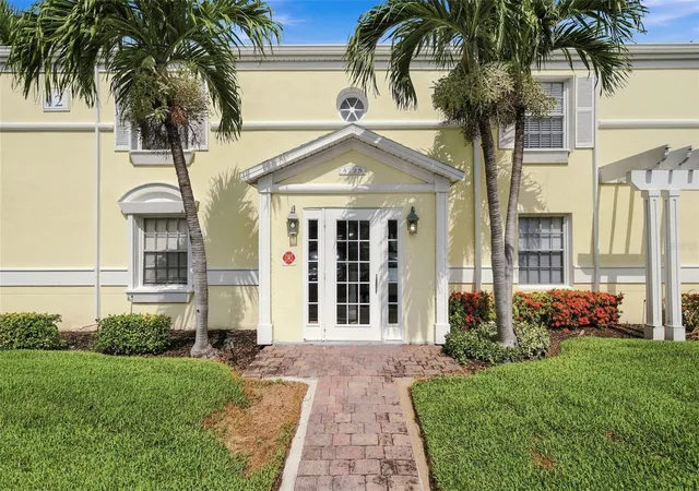 Homes for sale in St Petersburg, FL | 4725 Coquina Key Dr Se #D, St Petersburg, FL 33705 | MLS# TB8524899