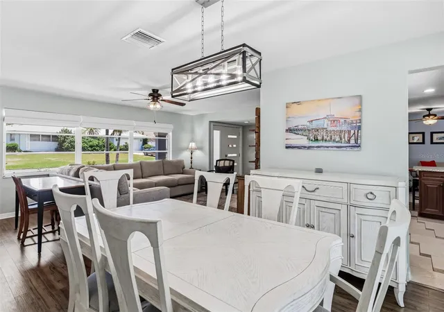 5th image of 14570 Tanglewood Dr, Largo, FL 33774 | MLS# TB8524902