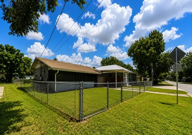 2nd image of 3319 Avenue U Nw, Winter Haven, FL 33881 | MLS# S5152821