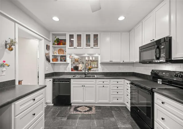 2nd image of 1598 Nw 19th Cir, Gainesville, FL 32605 | MLS# GC541605