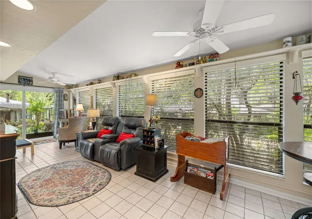 4th image of 1598 Nw 19Th Cir, Gainesville, FL 32605 | MLS# GC541605