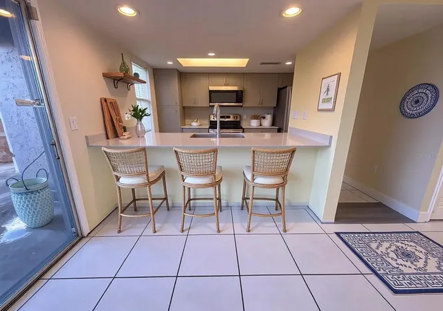 Photo 4 of Townhouse for sale at 4033 Henley Rd #1707, Orlando, FL 32839 | MLS# O6421378 | Listing updated on 2026-10-04