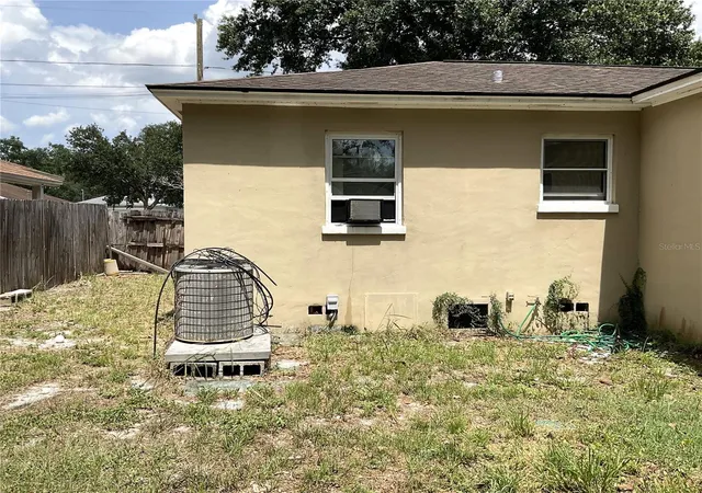 Photo 2 of Single family home for sale at 416 Crabtree Ave, Orlando, FL 32835 | MLS# O6421381 | Listing updated on 2026-07-01
