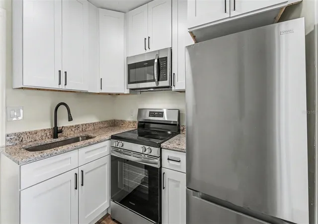 Photo 4 of House for sale at 621 Hollingsworth Rd, Lakeland, FL 33801 | MLS# L4963189 | Listing updated on 2026-08-28