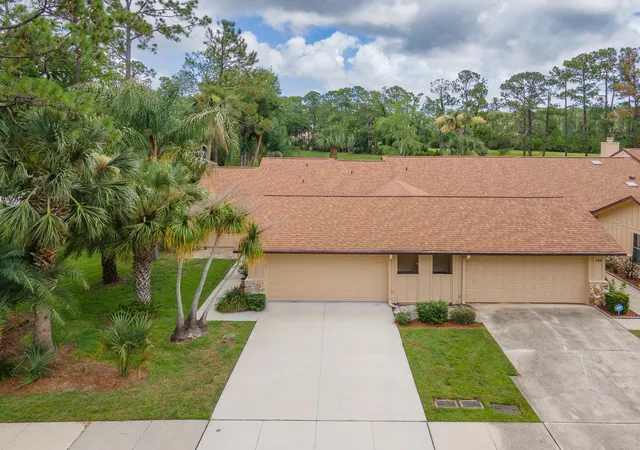 Photo 4 of Single family home for sale at 100 Sea Pines Cir, Daytona Beach, FL 32114 | MLS# NS1088625 | Listing updated on 2026-09-27