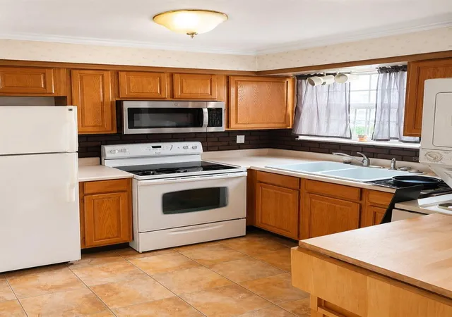 2nd image of 3510 41St Ave S, Saint Petersburg, FL 33711