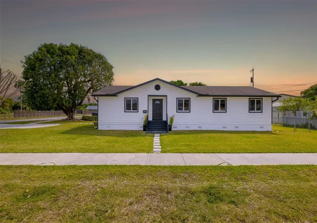 Homes for sale in Homestead, FL | 1867 Nw 8th Ave, Homestead, FL 33030 | MLS# N6144887