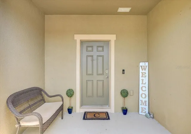 3rd image of 806 Highgate Oaks Pl, Seffner, FL 33584 | MLS# TB8524936