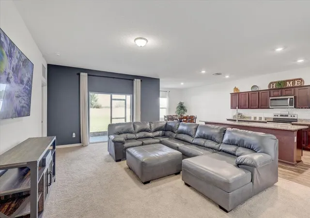 5th image of 806 Highgate Oaks Pl, Seffner, FL 33584 | MLS# TB8524936