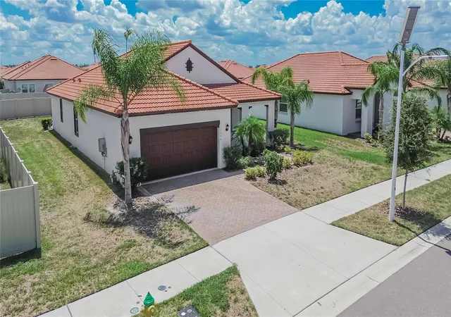 2nd image of 17206 Star Banks St, Wimauma, FL 33598 | MLS# TB8524938
