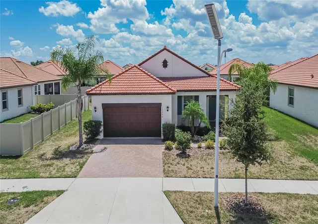 4th image of 17206 Star Banks St, Wimauma, FL 33598 | MLS# TB8524938