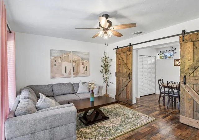Photo 2 of Single family home for sale at 201 Redwood Ave, Temple Terrace, FL 33617 | MLS# TB8524953 | Listing updated on 2026-10-24