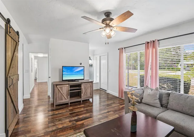 Photo 4 of Single family home for sale at 201 Redwood Ave, Temple Terrace, FL 33617 | MLS# TB8524953 | Listing updated on 2026-10-24