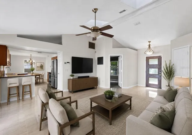 Photo 4 of Single family home for sale at 2780 Paseo Ave, Orlando, FL 32805 | MLS# O6421414 | Listing updated on 2026-10-17