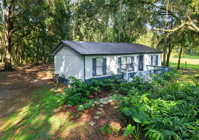 Homes for sale in Morriston, FL | 14210 Nw Hwy 464B, Morriston, FL 32668 | MLS# OM727720