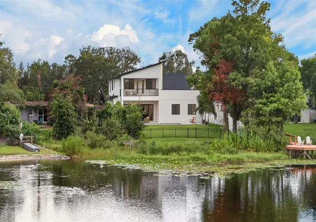 Photo 3 of Single family home for sale at 1205 Falcon Dr, Orlando, FL 32803 | MLS# O6421432 | Listing updated on 2026-10-07