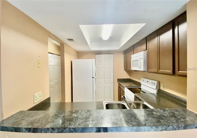 Listing Photo 4 - Condo for sale in building located at 2528 Citrus Clb Ln, ORLANDO, FL 32839 - Unit #206