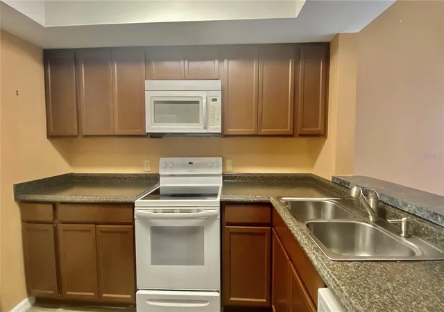 Listing Photo 5 - Condo for sale in building located at 2528 Citrus Clb Ln, ORLANDO, FL 32839 - Unit #206