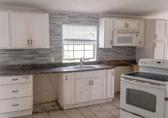 Homes for sale in Fort Meade, FL | 3296 Lake Buffum Rd W, Fort Meade, FL 33841 | MLS# TB8524986