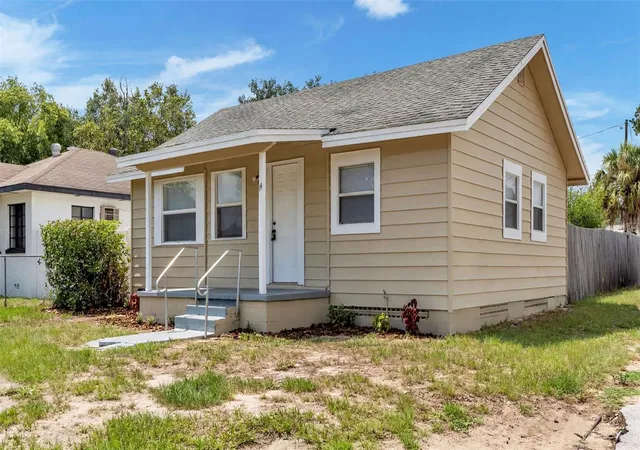 Photo 1 of Single family home for sale at 14 W Johnson Ave, Lake Wales, FL 33853 | MLS# L4963198 | Listing updated on 2026-10-08